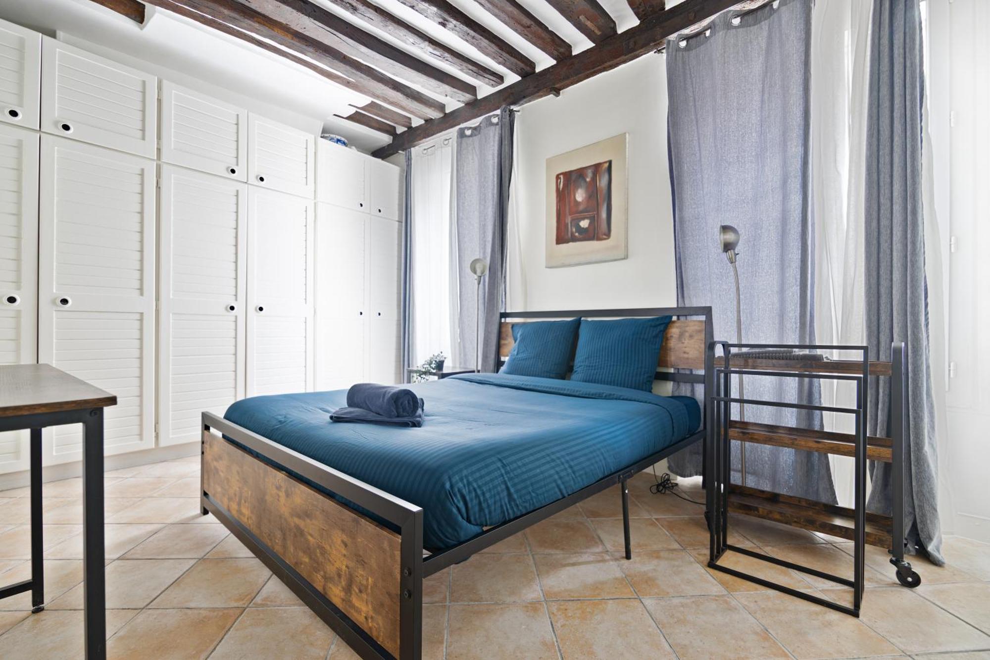 Heart Of - 1br - 4p - Le Marais 7 Free Netflix